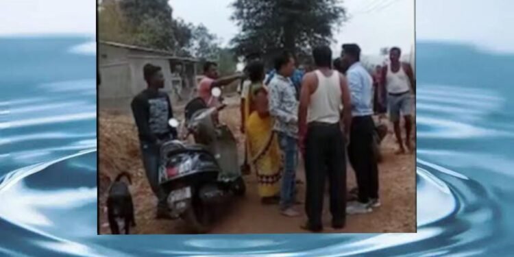 पुरोगामी महाराष्ट्राला कलंक, पाण्यासाठी महिलांना अश्लील शिवीगाळ करत विवस्त्र होईपर्यंत बेदम मारहाण, मुंबई जवळील घटना.