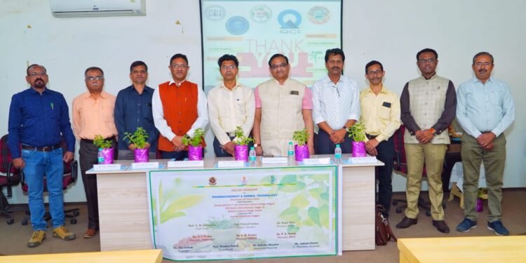 नागपूर येथे  प्राध्यापकांसाठी विद्यापीठस्तरीय कार्यशाळा संपन्न.