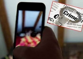 संतापजनक: शिक्षकाने चक्क वर्गातच दाखविले विद्यार्थिनींची अश्लील व्हिडिओ; आठ विद्यार्थिनींची पोलिसात तक्रार.