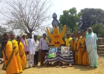 राजुरा: क्रांतिकारी शहिद वीर बाबुराव पुलेसुर शेडमाके यांची जयंती आठवडी बाजार वॉर्ड येथे मोठ्या उत्सवाने आदिवासी समाजाच्या वतीने साजरी.