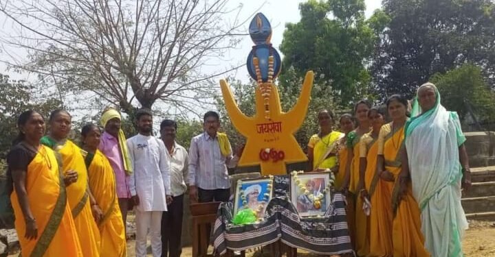 राजुरा: क्रांतिकारी शहिद वीर बाबुराव पुलेसुर शेडमाके यांची जयंती आठवडी बाजार वॉर्ड येथे मोठ्या उत्सवाने आदिवासी समाजाच्या वतीने साजरी.