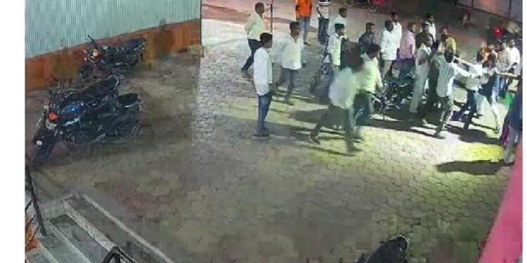 मुख्यमंत्री शिवसेनेच्या कुंडलिक खांडे यांच्यात व विरोधी गटात जोरदार राडा?