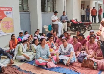 महाराष्ट्र राज्यात जुनी पेन्शन लागू करा विविध संघटना तर्फे कळमेश्वर मध्ये कर्मचारी बेमुदत संपावर.