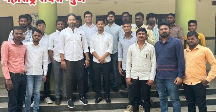 आढावा बैठकीत ग्रामीण युवक काँग्रेस जिल्हाध्यक्ष शंतनु धोटेंनी मांडला कामकाजाचा लेखाजोखा.