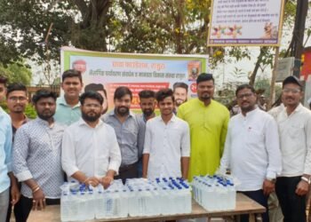 असाही वाढदिवस, राज्यातील कर्मचारी संघटनेच्या राजुरा येथील रॅलीत सहभागी आंदोलनकर्त्यांना पाणी बॉटल वाटून वाढदिवस केला साजरा.