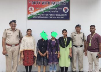 बल्लारशाह आर पी एफ ने दो लड़की को चाइल्ड लाइन/वन स्टाफ सेंटर को सुपुर्द किया.