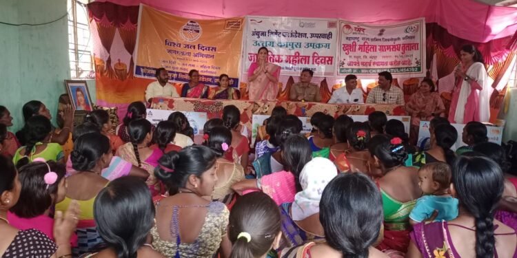 तुलाना या गावात खुशी महिला ग्रामसंघ व अबुंजा फोडेंशन उमेदच्या सहयोगाने महिला जागतिक दिन साजरा.