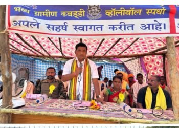 एटापल्ली तालुक्यातील नागुलवाडी येथील भव्य ग्रामीण कबड्डी व व्हॉलीबॉल सामन्याचे माजी आमदार दिपक दादा आत्राम यांच्या हस्ते उदघाटन.