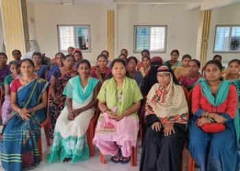 सिरोंचा येथील महिलांनी घेतली भाग्यश्रीताई आत्राम यांची भेट, विविध विषयांवर केली चर्चा.