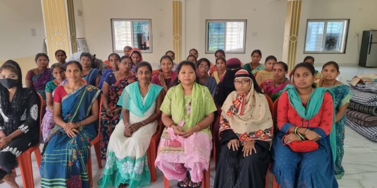 सिरोंचा येथील महिलांनी घेतली भाग्यश्रीताई आत्राम यांची भेट, विविध विषयांवर केली चर्चा.