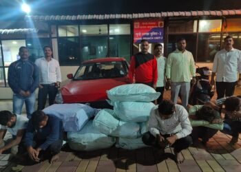 चाकण येथून २.९४,६१०/- रुपयेचा गुटखा एक स्वीप्ट कार एक मोटर सायकल असा एकुण ११,५४,६१० रुपयेचा मुददेमाल जप्त