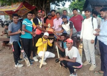 कमलापूर येते टेनिस बाल क्रिकेट स्पर्धा संपन्न,  पंचायत समितीचे माजी सभापती भास्कर तलांडे यांच्या हस्ते बक्षीस वितरण.