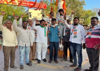 राहुल गांधीच्या शिक्षे विरोधात पाचोऱ्यात काँगेस तर्फे फाशी आंदोलन.