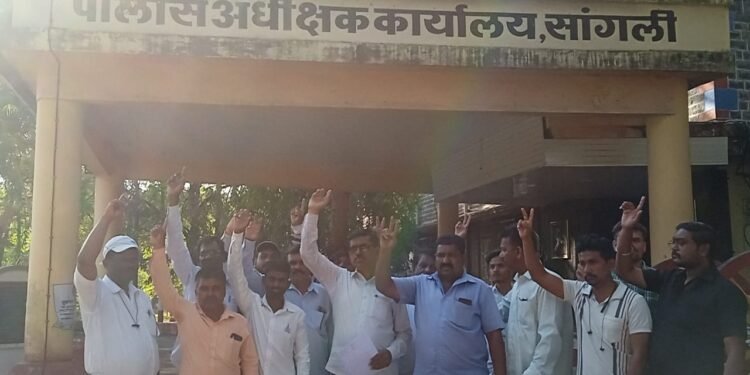 फेसबुकवर डॉ. आंबेडकर, प्रकाश आंबेडकर, रामदास आठवले यांच्यावर आक्षेपार्ह, शिवराळ भाषेत टीका करणाऱ्या पांडू सुर्यवंशी यांच्यावर कारवाई करून तात्काळ अटक करा.