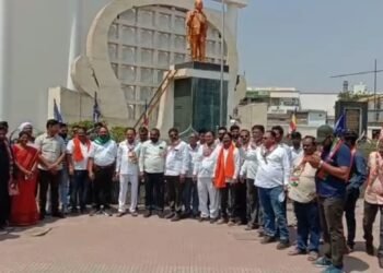 राहुल गांधींना शिक्षा सुनावल्याने हिंगणघाट येथे महाविकास आघाडीच्या वतीने आंदोलन; पंतप्रधान नरेंद्र मोदी विरोधात जोरदार घोषणाबाजी.