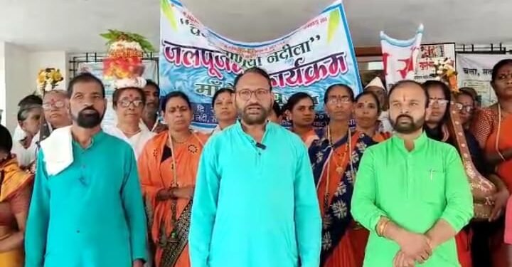 हिंगणघाट येथे चला जाणून घेऊया नदीला उपक्रमा अंतर्गत जलपुजन व जल संवर्धन अभियान.