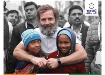 राहुल गांधी यांच्या समर्थनार्थ आमदार डॉ. जितेद्र आव्हाड मैदानात सबंध ठाण्यात लागले राहुल गांधींच्या समर्थनार्थ पोस्टर्स.