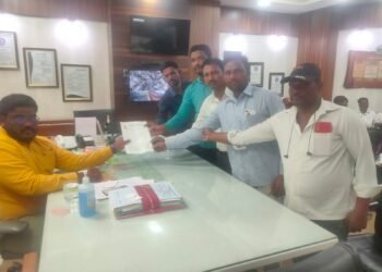 शासकीय निमशासकीय कर्मचाऱ्यांना बायोमेट्रिक हजेरी, कार्यालयामध्ये नागरिकांच्या अधिकारांचे फलक लावावे: वंचित बहुजन आघाडी