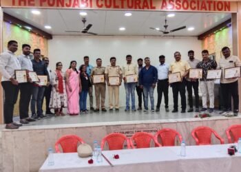 पुणे येथे महाराष्ट्र संदेश न्युजच्या वतीने सन्मान वर्दीचा सन्मान वर्दीतील माणसाचा कार्यक्रमा अंतर्गत पोलिसांचा सत्कार