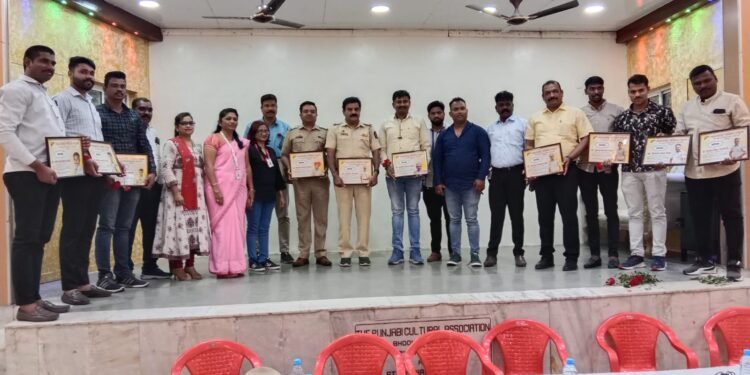 पुणे येथे महाराष्ट्र संदेश न्युजच्या वतीने सन्मान वर्दीचा सन्मान वर्दीतील माणसाचा कार्यक्रमा अंतर्गत पोलिसांचा सत्कार