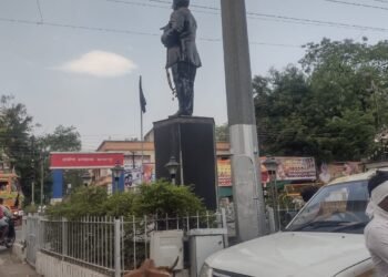 बल्लारपूर: डॉ. बाबासाहेब आंबेडकर पुतळ्या समोरील उच्च दाबाची विद्युत तार हटणार, वंचितच्या मागणीला यश.