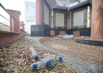 नागपूर येथील ‘संविधान पार्क’ मध्ये दारूचा अड्डा, कचरा व अतिक्रमण संविधान प्रास्ताविकेचे दिवसाढवळ्या अपमान.