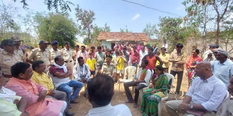 बोरमाळा येथे खा. अशोक नेते यांनी घेतली आळावा बैठक, जाणून घेतल्या नागरिकांच्या समस्या.