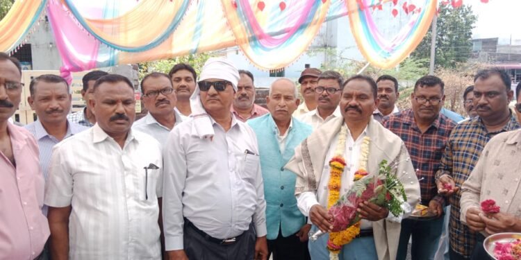 पेरा मिलिटरी मित्र परिवार, हिंगणघाट तर्फे सेवानिवृत्त सैनिकचा सत्कार.