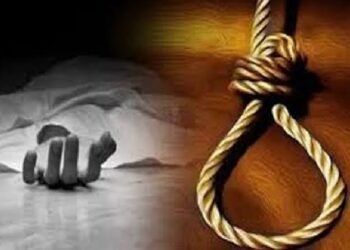 वर्धा: सुसाईड नोट मध्ये दोन पोलिसांची नाव लिहून, 40 वर्षीय इसमाची गळफास घेऊन आत्महत्या.