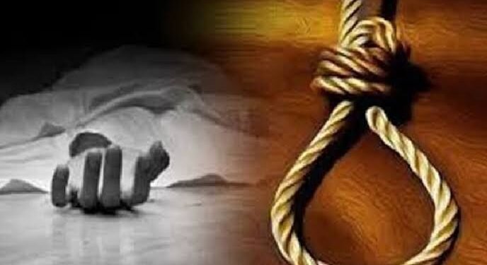 वर्धा: सुसाईड नोट मध्ये दोन पोलिसांची नाव लिहून, 40 वर्षीय इसमाची गळफास घेऊन आत्महत्या.