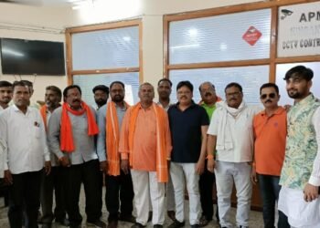 उद्धव ठाकरे पक्ष लढणार हिंगणघाट कृषी उत्पन्न बाजार समिती निवडणुक, उमेदवारी अर्ज दाखल.