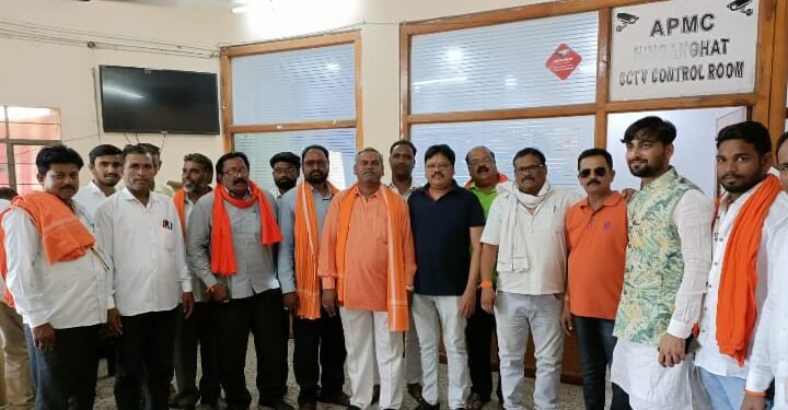 उद्धव ठाकरे पक्ष लढणार हिंगणघाट कृषी उत्पन्न बाजार समिती निवडणुक, उमेदवारी अर्ज दाखल.