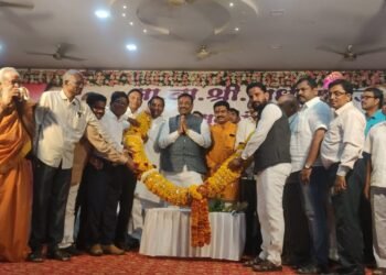 भव्य सत्कार सोहळा व कार्यकर्ता मेळाव्यास मंत्री सूधीरभाऊ मुनगंटीवार यांची गोंडपिपरीत उपस्थिती.