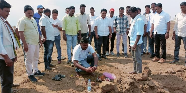 माजी आमदार दिपकदादा आत्राम यांच्या उपस्थितीत बंधाऱ्याचे भूमिपूजन, शेतकऱ्यांना होणार सिंचनाची सोय.