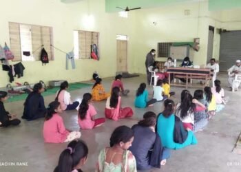 वनोजा वसतीगृहात विद्यार्थांनची आरोग्य तपासणी शिबिर संपन्न.