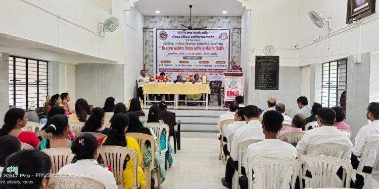 सावनेर येथे कर्करोग निदान शिबीर यशस्वीरित्या संपन्न, लायन्स क्लब व आयएमए चा संयुक्त उपक्रम.