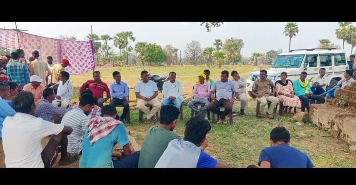 माँड्रा येतील नागरिकांशी विविध विषयांवर चर्चा, माजी जिल्हा परिषद अध्यक्ष अजयभाऊ कंकडलवार यांनी जाणून घेतली समस्या