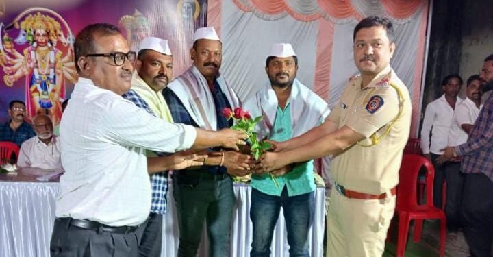 पाचोरा: बाहेरपुरा भागांत पंचमुखी हनुमान मित्र मंडळातर्फे पोलिस, होमगार्ड, महावितरण कर्मचाऱ्यांचा सत्कार