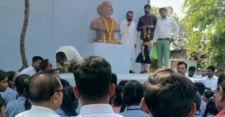 क्रांती सूर्य महात्मा ज्योतिबा फुले यांच्या जयंती निमीत्त हिंगणघाट येथे अभिवादन सोहळा संपन्न.