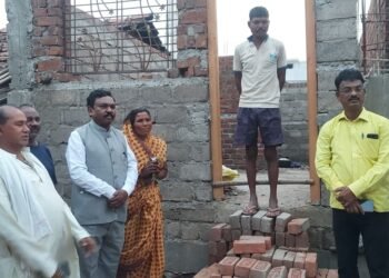 खासदार अशोकजी नेते यांनी धन्यवाद ! मोदीजी अंतर्गत थेट अहेरी तालुक्यातील  लाभार्थ्यांशी साधला संवाद.