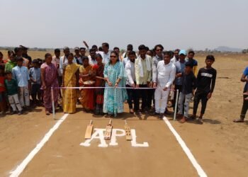 अबनपल्ली येथे क्रिकेट स्पर्धेचे उदघाटन, युवकांनी क्रीडा क्षेत्रात पुढे यावे:भाग्यश्रीताई आत्राम