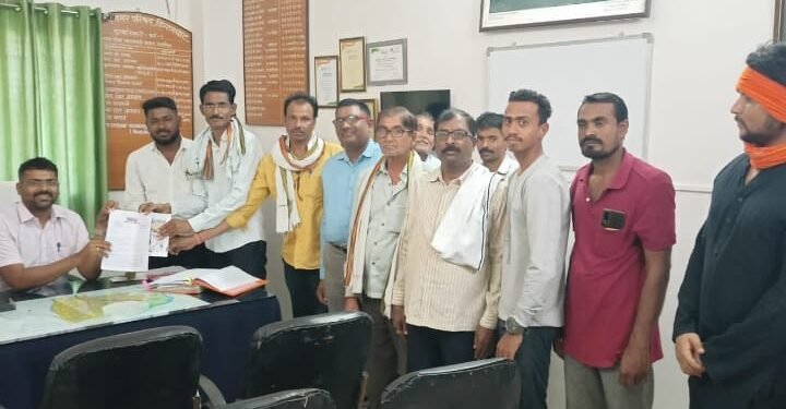 हिंगणघाट शहरातील प्रभागातील गंभीर समस्या सोडविण्यासाठी नगर पालिकेच्या मुख्याधिकारी यांना निवेदन.