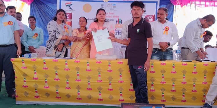 पिरमीडा येथे महाराजस्व अभियान संपन्न, महाराजस्व अभियान सामान्य जनतेच्या हिताचे : भाग्यश्री आत्राम यांचे प्रतिपादन