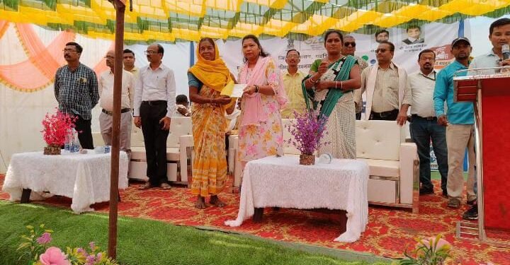 एटापल्ली तालुक्यातील गेदा येथे महाराजस्व अभियान संपन्न, शासकीय योजनांचा पुरेपूर लाभ घ्या: माजी जि. प अध्यक्ष भाग्यश्रीताई आत्राम