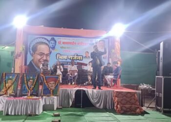 बल्लारपूर के सातनल चौक मे डॉ. आंबेडकर वॉर्ड मे “भीम गर्जना” सुगम संगीत का कार्यक्रम संपन्न।