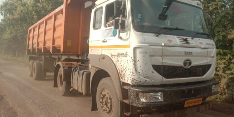 लोहखनिज वाहतूक करणाऱ्या वाहनांमुळे सामान्य नागरिकांना त्रास; आलापल्ली – आष्टी मार्गावर ३-४ तास वाहतूक ठप्प