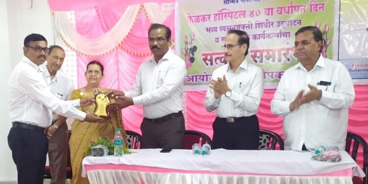 रुग्णसेवक व सामाजिक कार्यकर्ता उमेश इंगळे यांचा जाहीर सत्कार