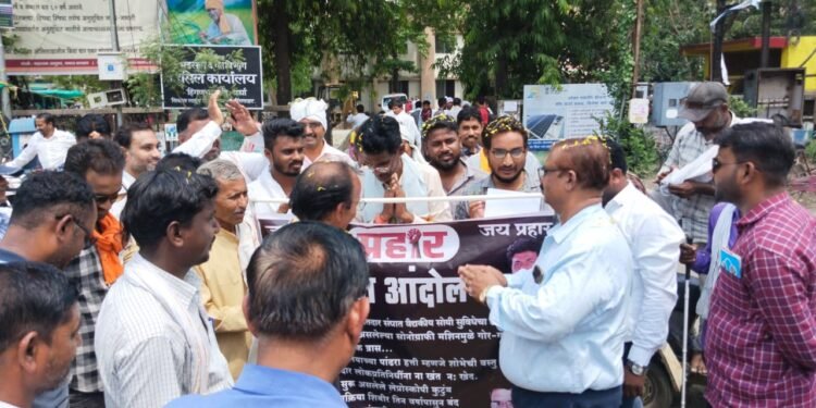 45 डिग्री वणवणत्या उन्हात हिंगणघाट येथे रूग्णमित्र गजू कुबडे यांच्या प्रायश्चित आंदोलनाची यशस्वी सांगता.