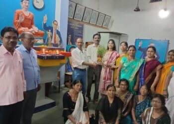 भारतीय बौद्ध महासभा राजुराच्या वतीने मधुगंधा गौतम जुलमे हीचा कृषी विभाग मध्ये उपसंचालक झाल्याबद्दल जाहीर सत्कार.