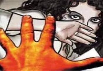 पुण्यात भिकारी महिलेवर फूटपाथवर नराधमानी केला बलात्कार; चार नराधमांवर गुन्हा दाखल.